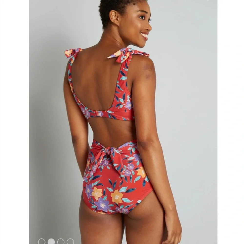 NWOT ModCloth The Tanya Crop Bikini Top and The Clarice High-Waisted‎ Bottom